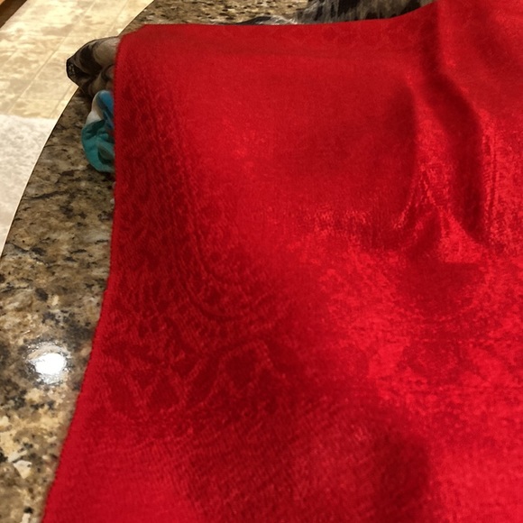 Women’s shawl wrap - Picture 3 of 4